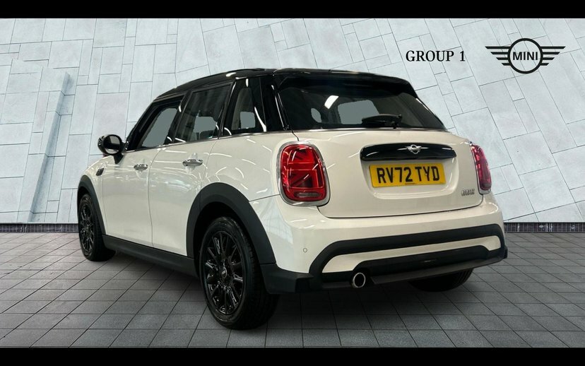 Mini Hatch 5-Door Hatch Cooper Classic RV72TYD White #2