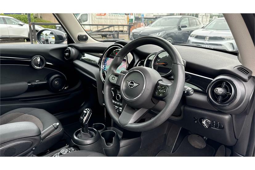 Mini Hatch 1.5 Cooper Classic LO72NYB Black #6