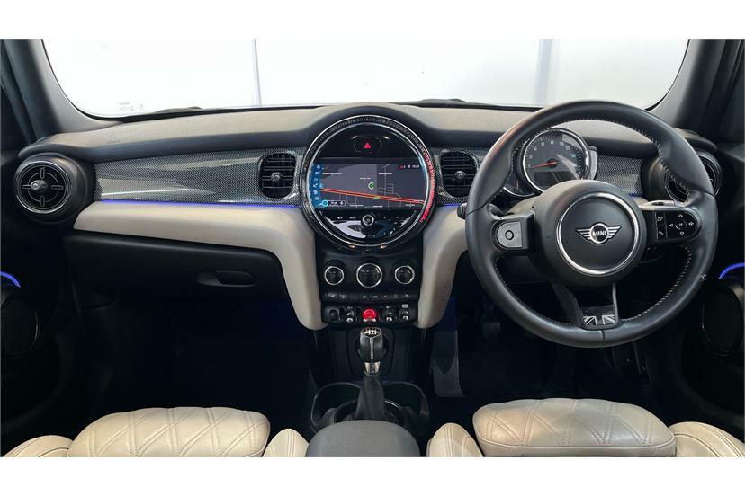 Mini Hatch 1.5 Cooper Exclusive Comfortnav Pack Black #4