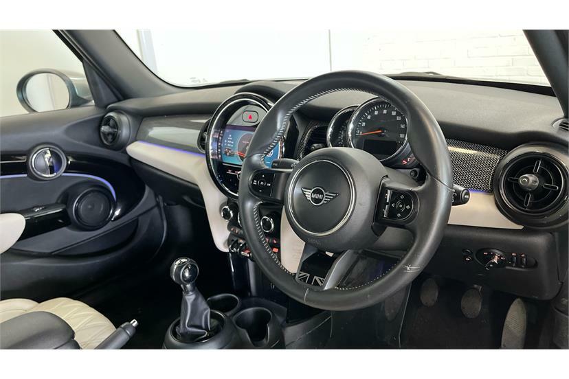 Mini Hatch 1.5 Cooper Exclusive Comfortnav Pack Black #6