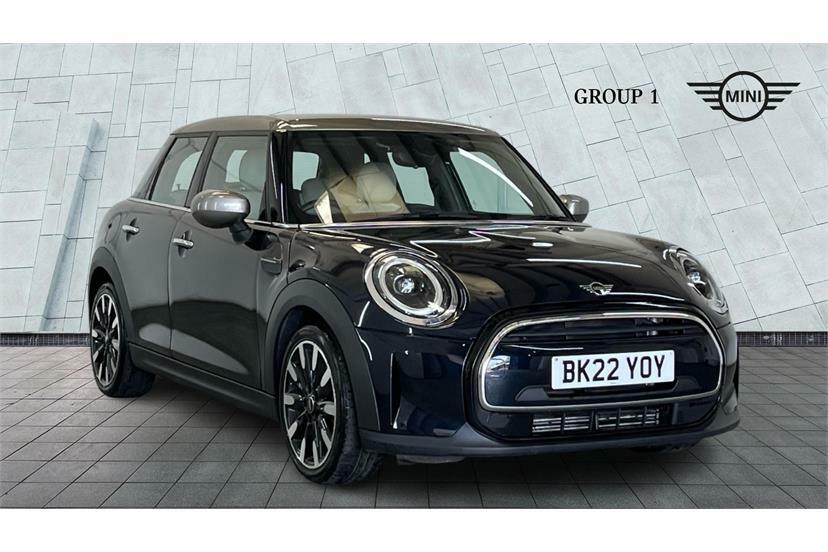 Mini Hatch 1.5 Cooper Exclusive Comfortnav Pack Black