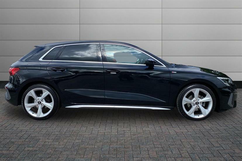 Audi A3 30 Tfsi S Line DE72UWB Black #4