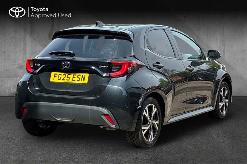 Toyota Yaris 1.5 Hybrid Design Cvt Black #2