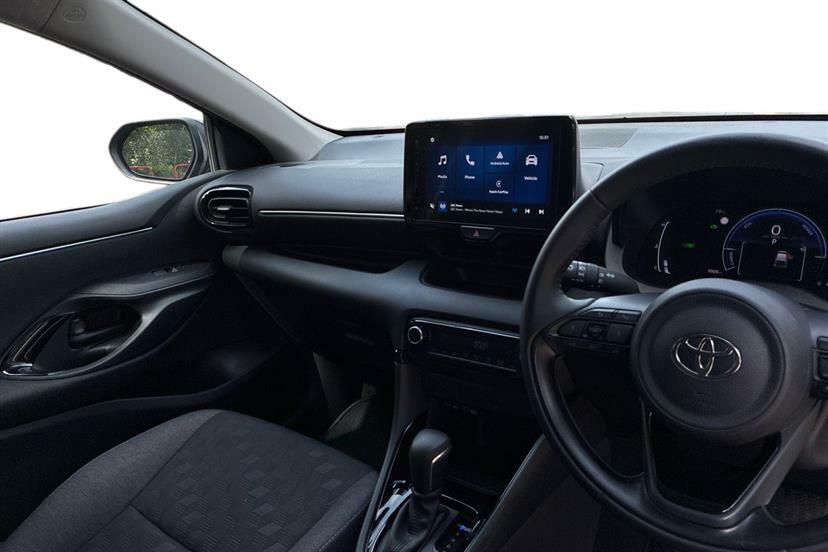 Toyota Yaris 1.5 Hybrid Design Cvt Black #5