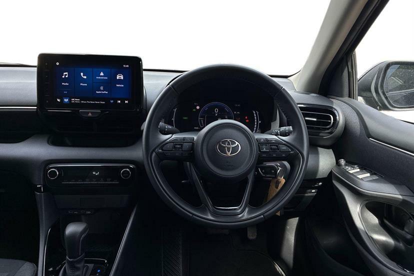 Toyota Yaris 1.5 Hybrid Design Cvt Black #6