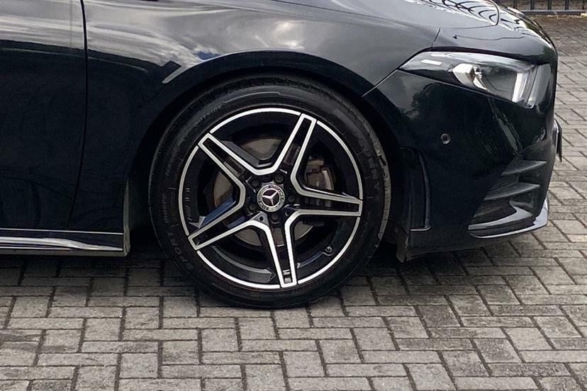 Mercedes-Benz A Class A180 Amg Line Premium Black #4