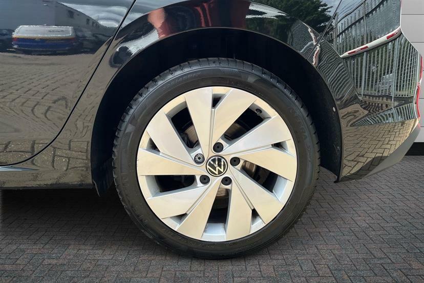Volkswagen Golf 1.5 Tsi 150 Match AK24WSL Black #5