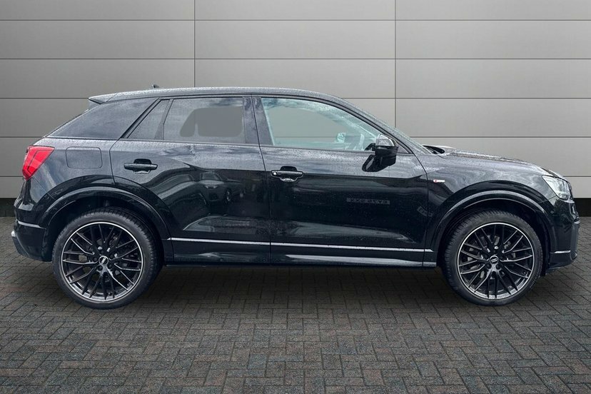 Audi Q2 1.5 Tfsi Cod 35 Black Edition Suv S Tro Black #4