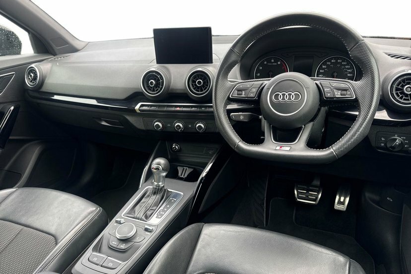 Audi Q2 1.5 Tfsi Cod 35 Black Edition Suv S Tro Black #6
