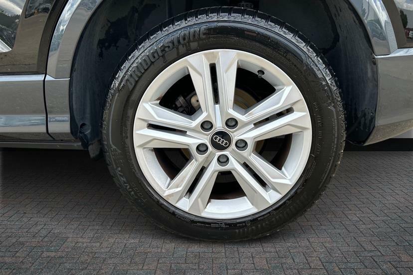 Audi Q2 35 Tfsi Sport Cs LS23MUU Black #5