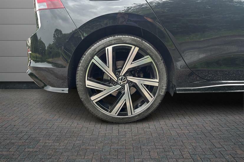 Volkswagen Golf 1.5 Tsi 150 R-line GL72VFK Black #5