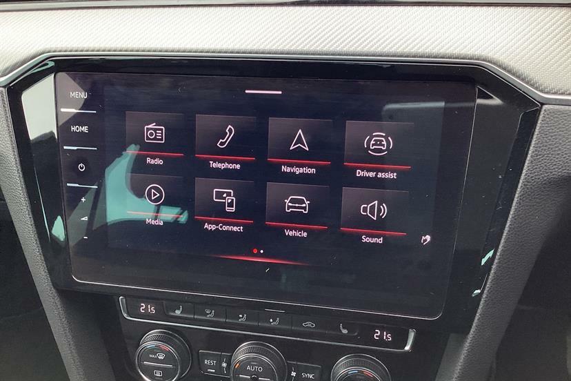 Volkswagen Passat 2.0 Tdi Evo Se Nav Estate Euro 6 Red #28