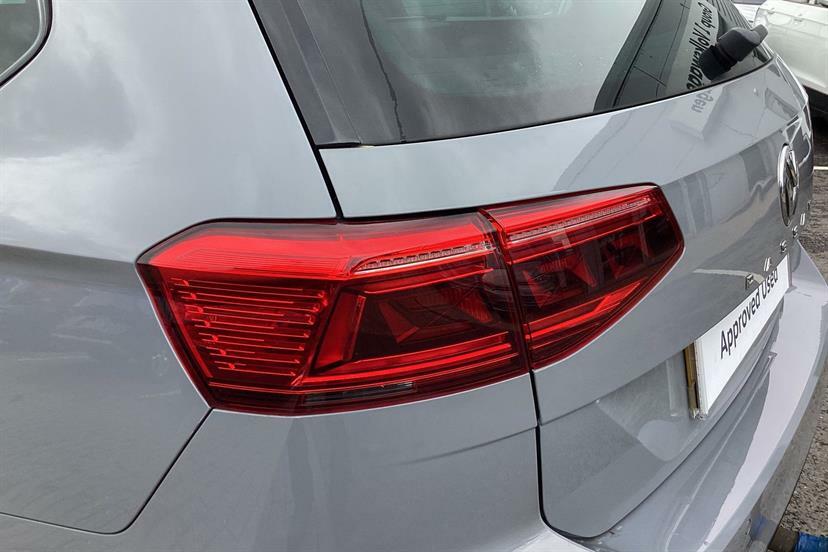 Volkswagen Passat 2.0 Tdi Evo Se Nav Estate Euro 6 Red #16