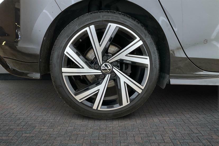 Volkswagen Golf 1.5 Tsi 150 R-line AO24VBA Black #5