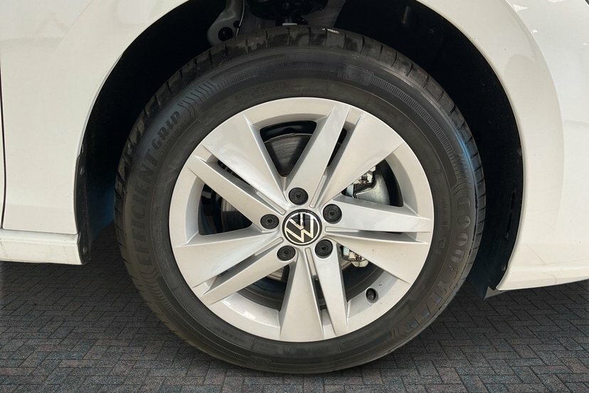 Volkswagen Golf 1.5 Tsi Life Hatchback 115 Ps White #5