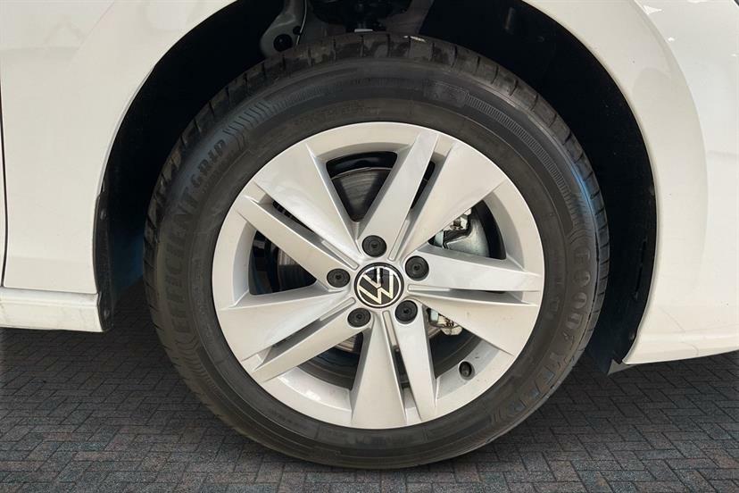Volkswagen Golf 1.5 Tsi Life EY26ZZK White #5