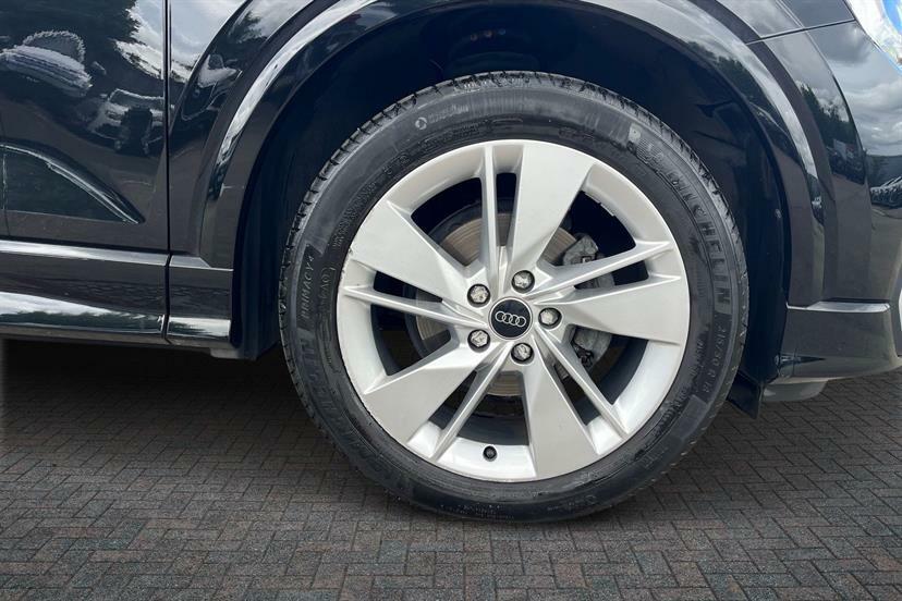 Audi Q2 35 Tfsi S Line S Tronic Cs RF24GKP Black #5