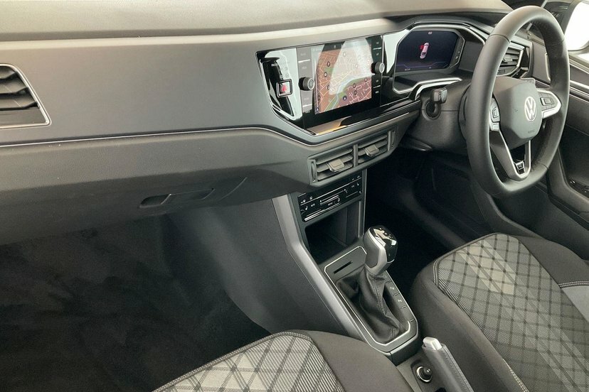 Volkswagen Taigo 1.5 Tsi Black Edition Suv Dsg 150 Ps AO26UYT White #2