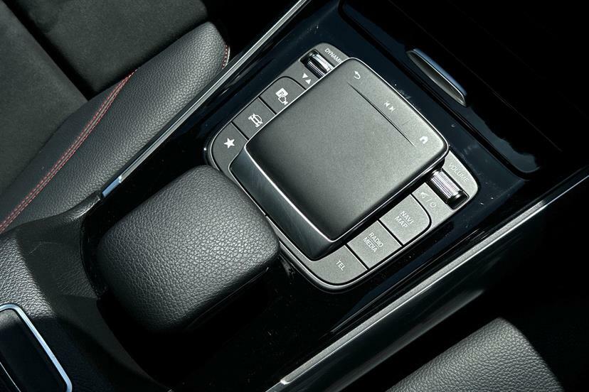 Mercedes-Benz GLA Class 200 Amg Line Premium Plus White #6