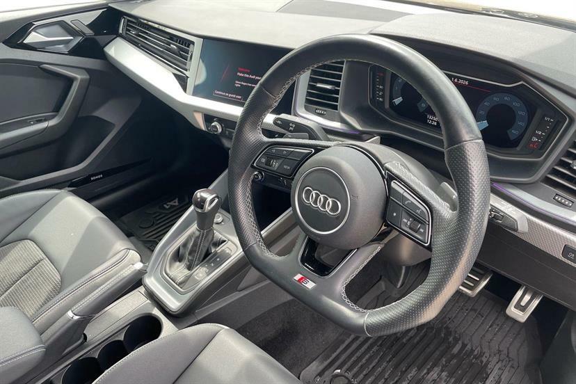 Audi A1 35 Tfsi Vorsprung S Tronic YK22YZZ Black #4