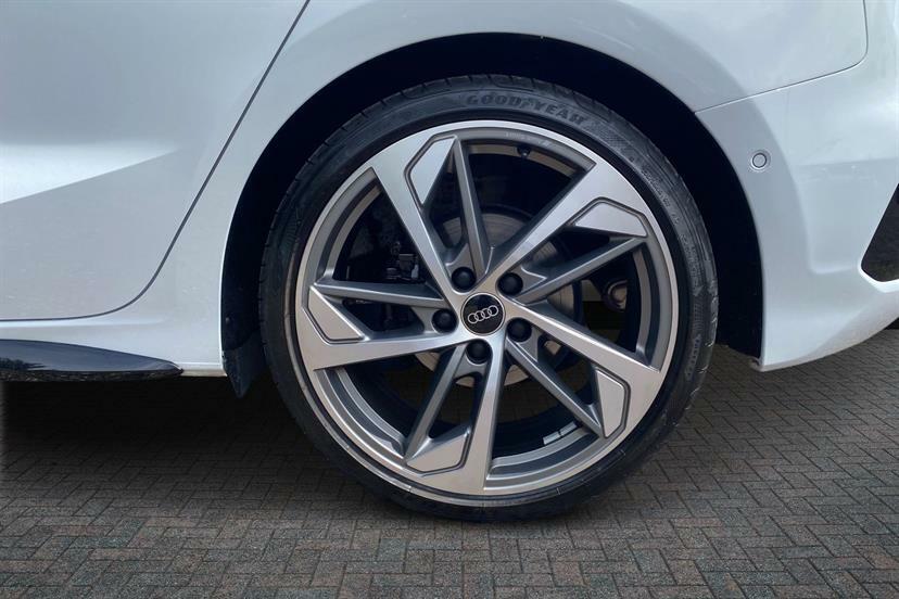 Audi A3 35 Tfsi Edition 1 S Tronic Comfortsound White #5