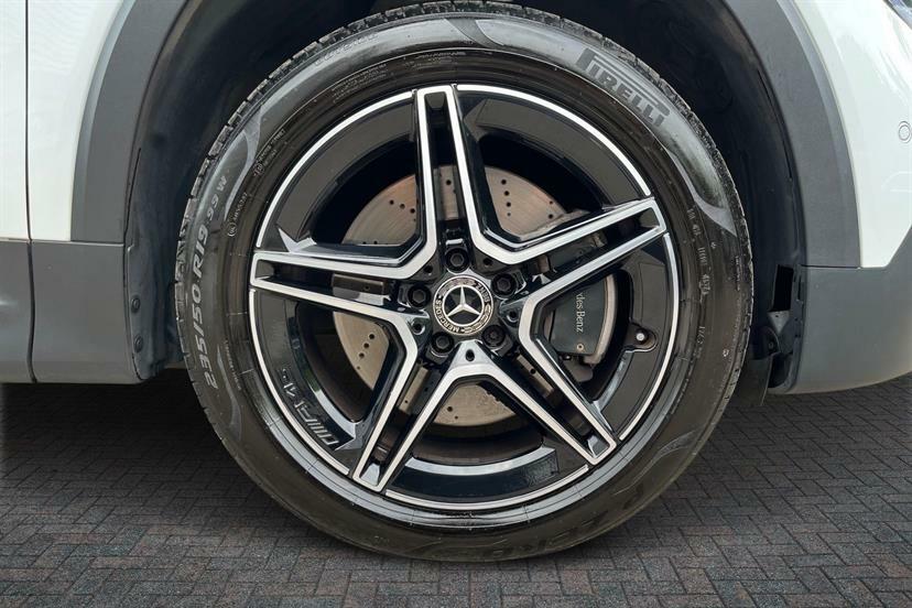 Mercedes-Benz GLB Class 220D 4Matic Amg Line Premium 8G-tronic KP23ZGM White #3