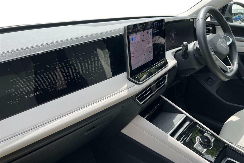 Volkswagen Tiguan 1.5 Tsi Ehybrid Elegance Dsg EA74OKV Black #2