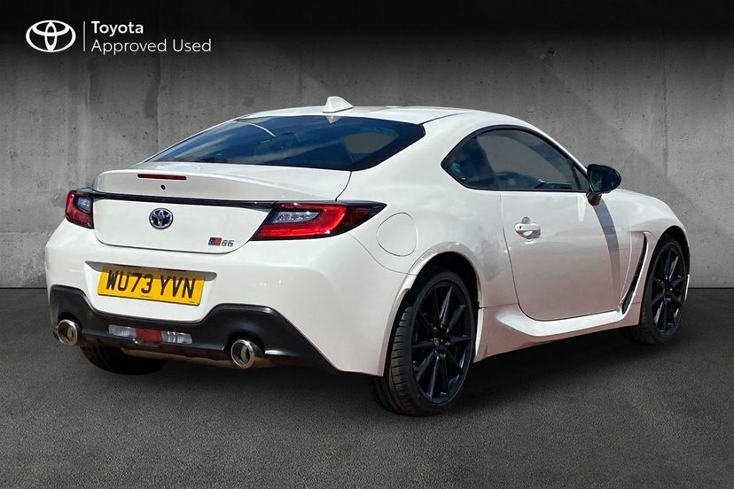 Toyota GR86 2.4 Boxer D-4s Coupe 234 Ps White #2
