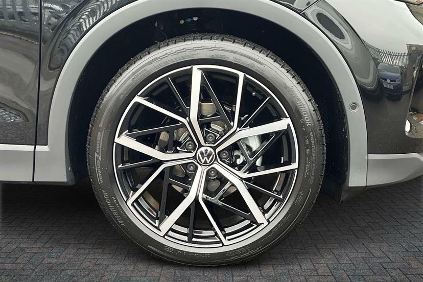 Volkswagen Tiguan 1.5 Etsi 150 Elegance Dsg LX26TXL Black #5