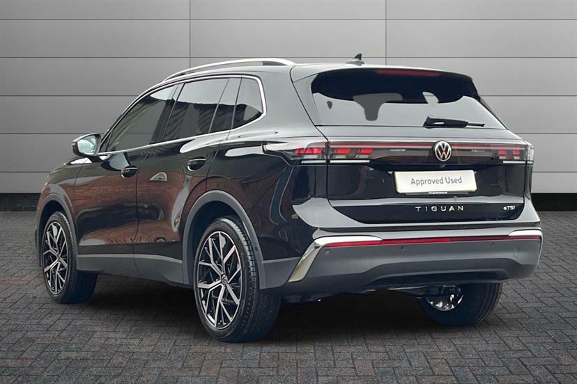 Volkswagen Tiguan 1.5 Etsi 150 Elegance Dsg LX26TXL Black #3