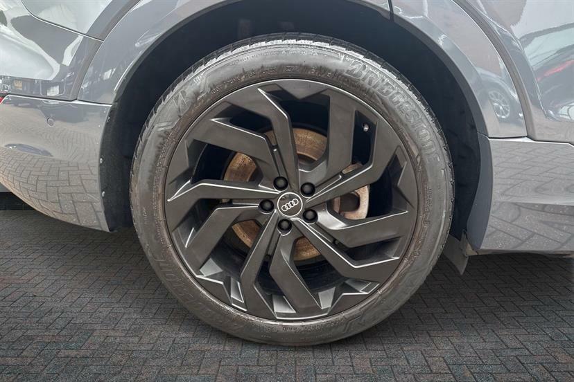 Audi Q8 e tron 250Kw 50 Quattro 95Kwh Black Edition Grey #5