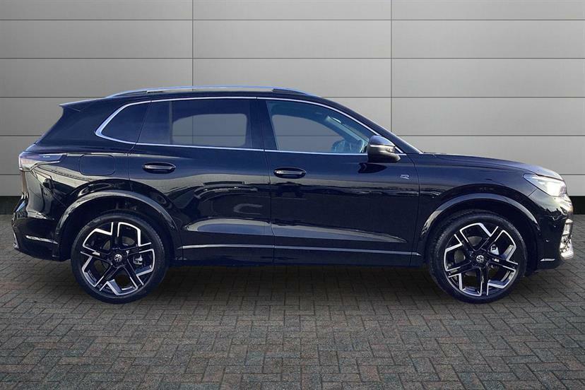 Volkswagen Tiguan 1.5 Etsi 150 R-line Dsg EN75GGE Black #3