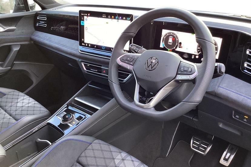 Volkswagen Tiguan 1.5 Etsi 150 R-line Dsg EN75GGE Black #4
