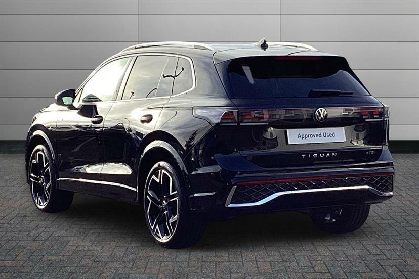 Volkswagen Tiguan 1.5 Etsi 150 R-line Dsg EN75GGE Black #2