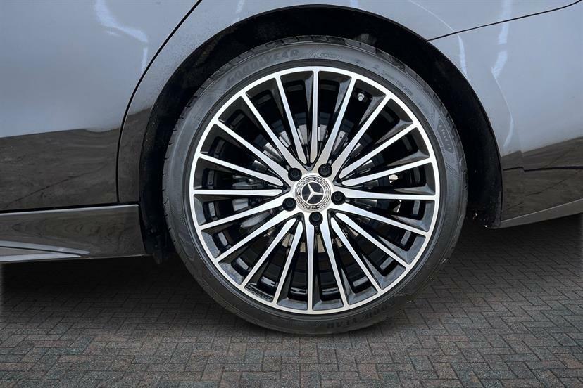 Mercedes-Benz C Class C200 Amg Line Premium Plus 9G-tronic Black #4