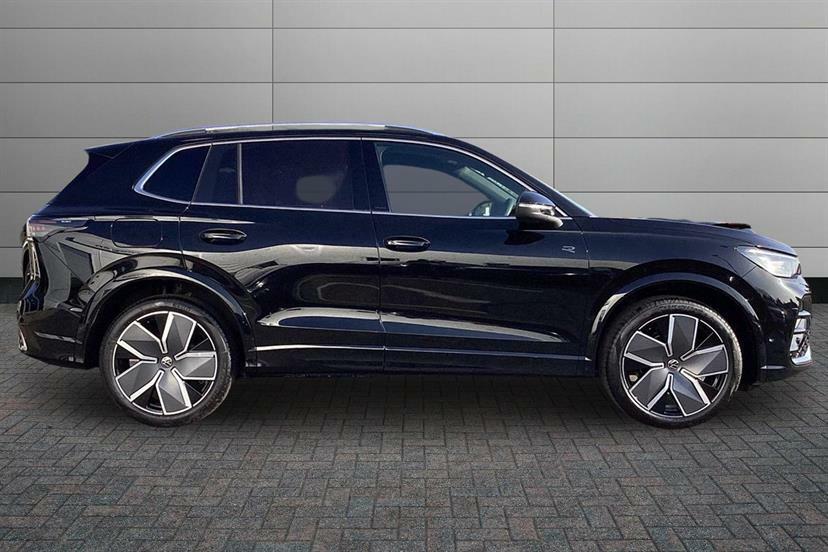 Volkswagen Tiguan 1.5 Etsi 150 R-line Dsg EY26VGO Black #4
