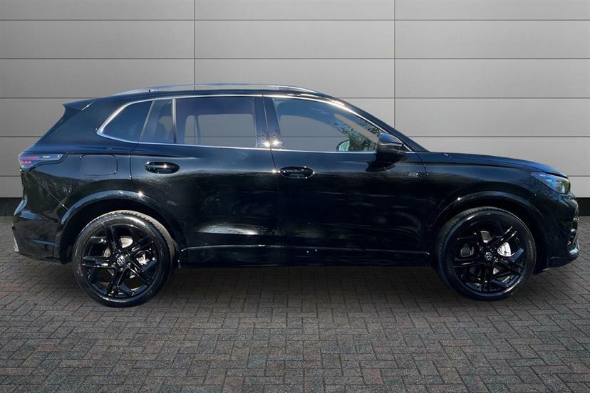 Volkswagen Tiguan 2.0 Tdi R-line Dsg GJ26UBX Black #4