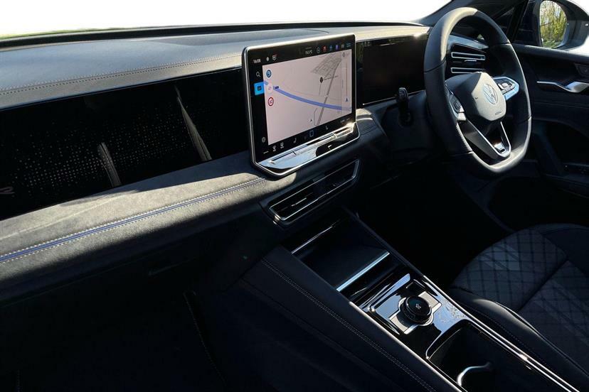 Volkswagen Tiguan 2.0 Tdi R-line Dsg GJ26UBX Black #2