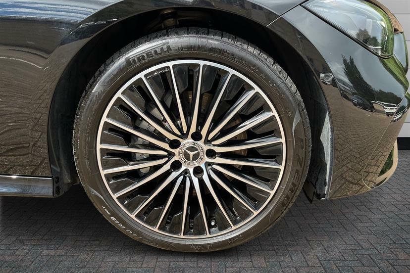 Mercedes-Benz CLE Class 300 4Matic Amg Line Premium 9G-tronic Black #4