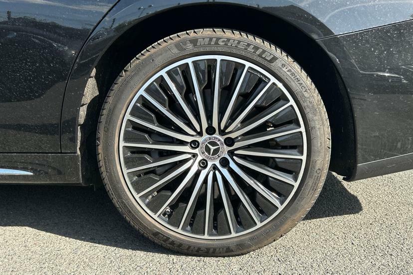 Mercedes-Benz E Class E300e Amg Line Premium Plus 9G-tronic Black #4