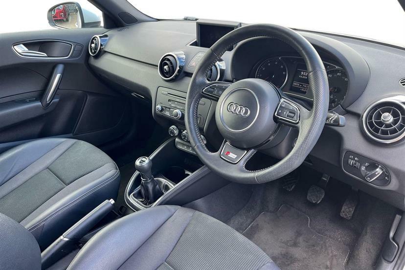 Audi A1 1.4 Tfsi S Line Black #6