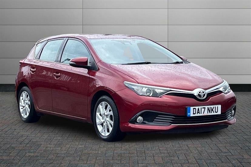Toyota Auris 1.2T Business Edition Tss Red