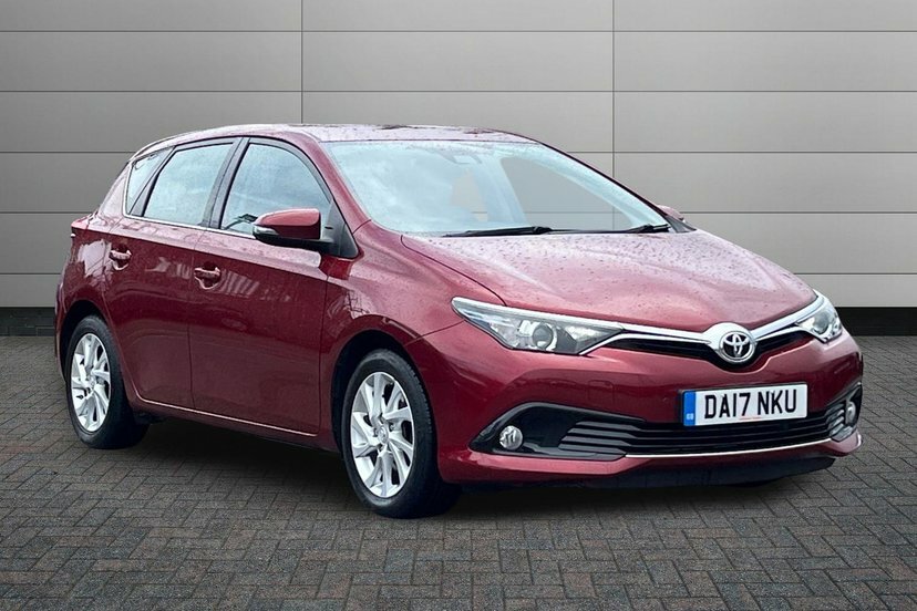 Toyota Auris 1.2 Vvt-i Business Edition Hatchback Ma Red