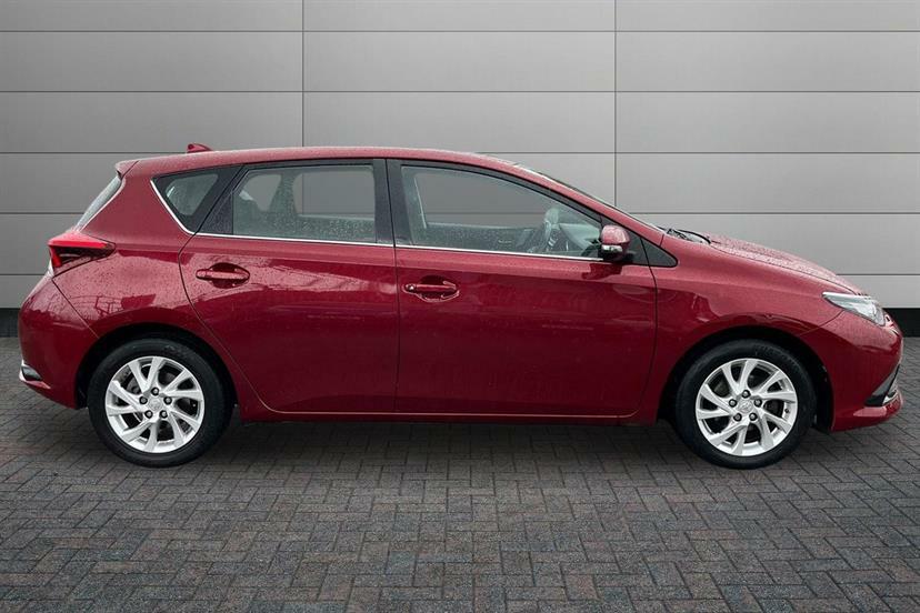 Toyota Auris 1.2T Business Edition Tss Red #4