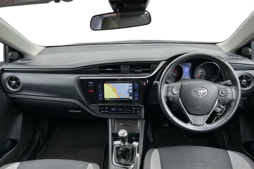 Toyota Auris 1.2T Business Edition Tss Red #6