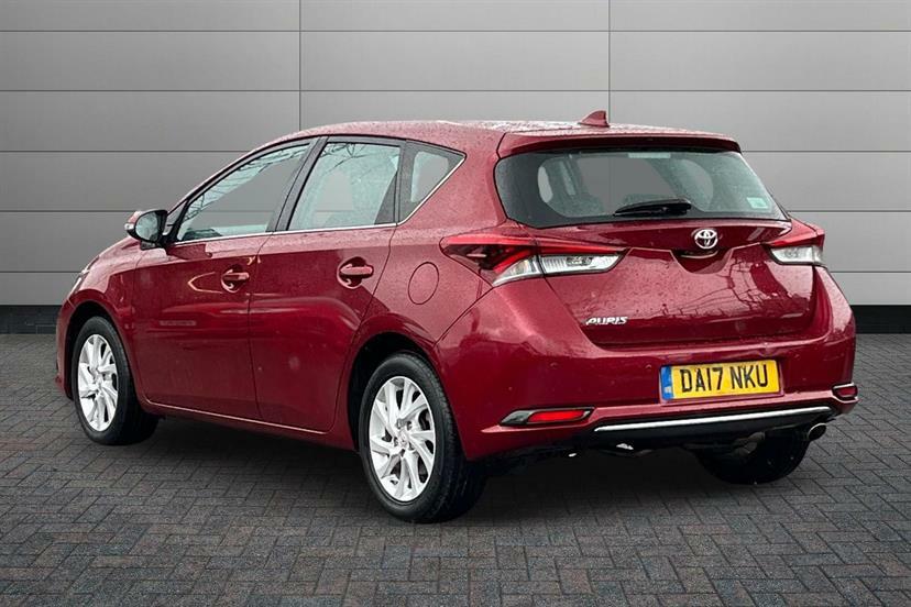 Toyota Auris 1.2T Business Edition Tss Red #3