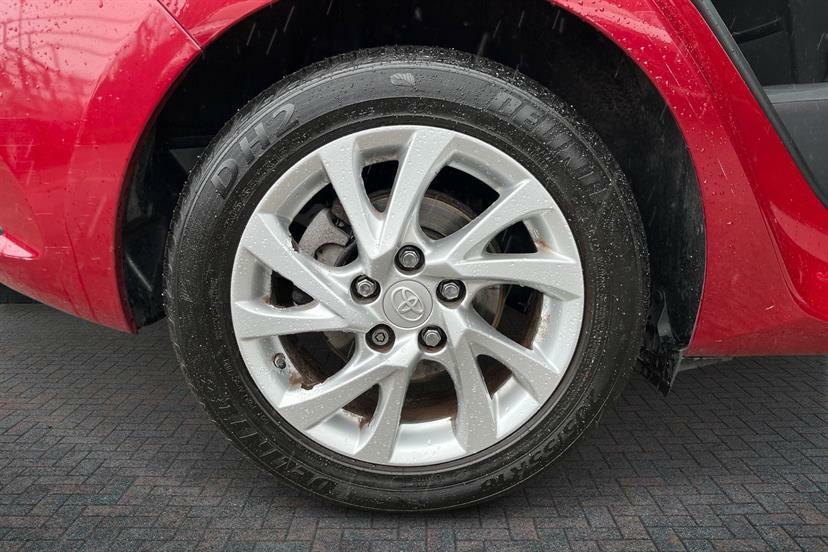 Toyota Auris 1.2T Business Edition Tss Red #5