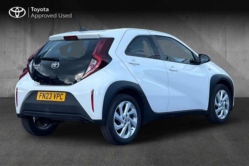 Toyota Aygo X 1.0 Vvt-i Pure FN23VPC White #2