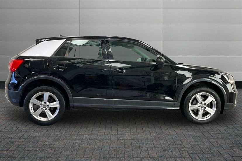 Audi Q2 30 Tfsi Sport Black #4