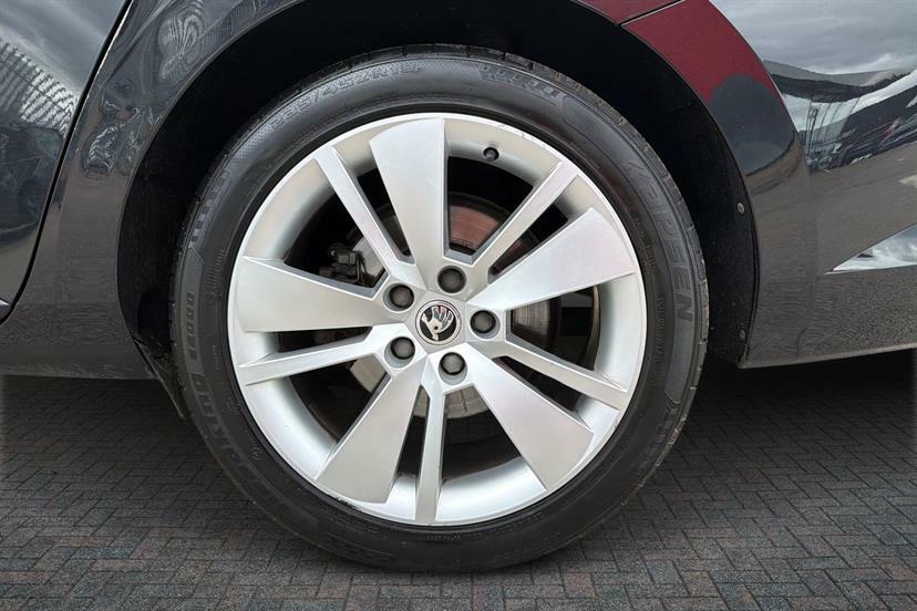 Skoda Superb 2.0 Tdi Cr Se L Executive Dsg 7 Speed Black #5